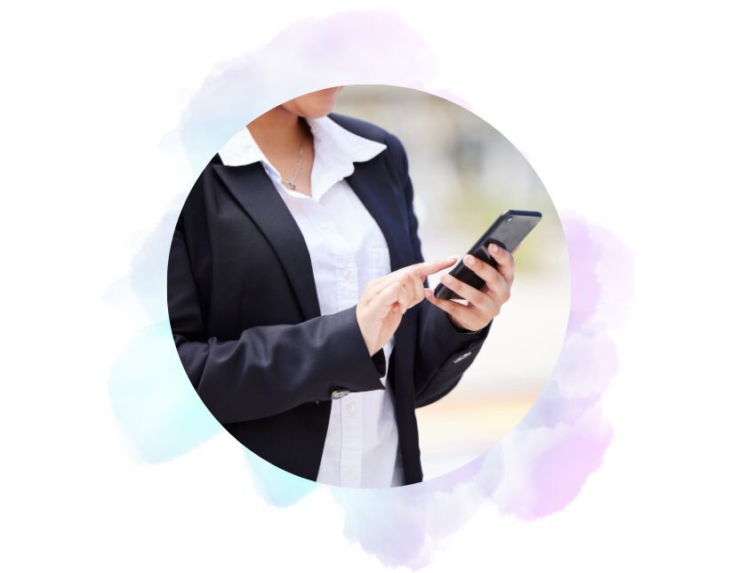 Watercolour Circle woman texting